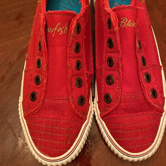 🦊 Blowfish loveless tennis shoes. Red and ready for summer. - Picture 2 of 7